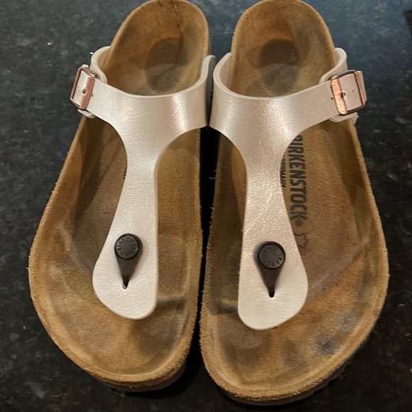 Birkenstock Gizeh Sandals, size 39 (8), shiny pearl/oyster  color - Picture 4 of 4